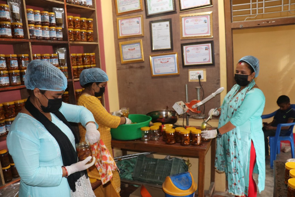 माया पाठक अचार बिक्री