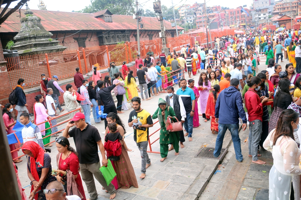 पशुपतिनाथमा भक्तजनको भीड