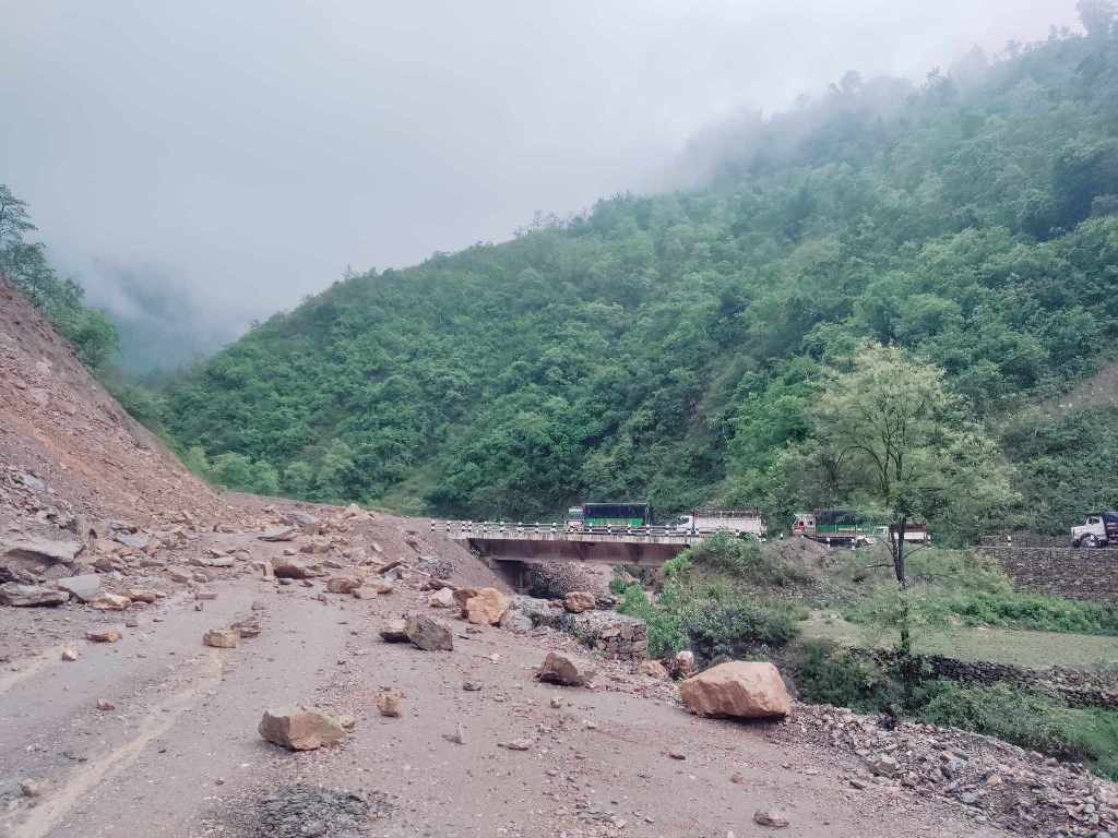 सिद्धार्थ राजमार्ग अवरुद्ध