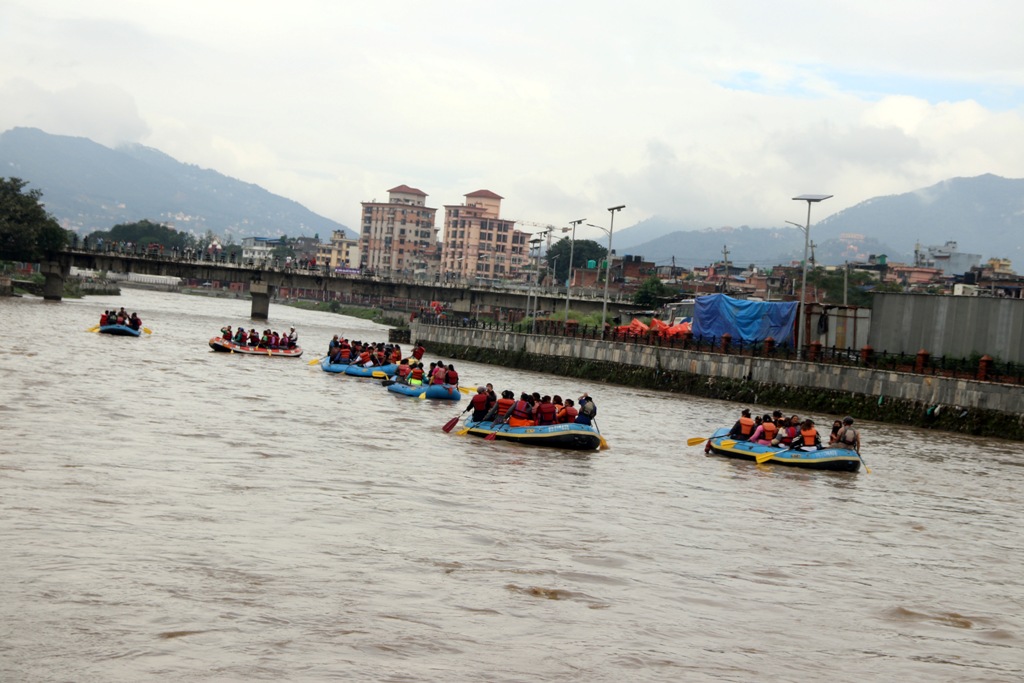 बागमती नदीमा जलयात्रा
