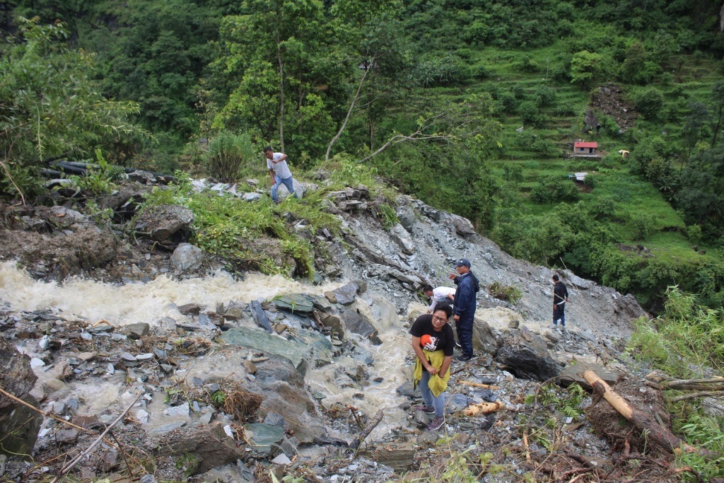 बैसरीको पहिरो