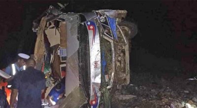 बारामा भारतीय तीर्थयात्री चढेको बस दुर्घटना