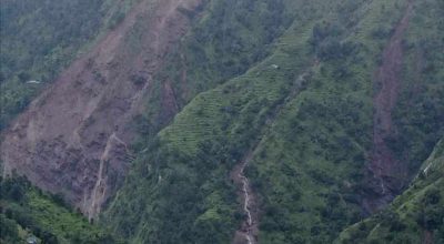 दोलखामा पहिरो