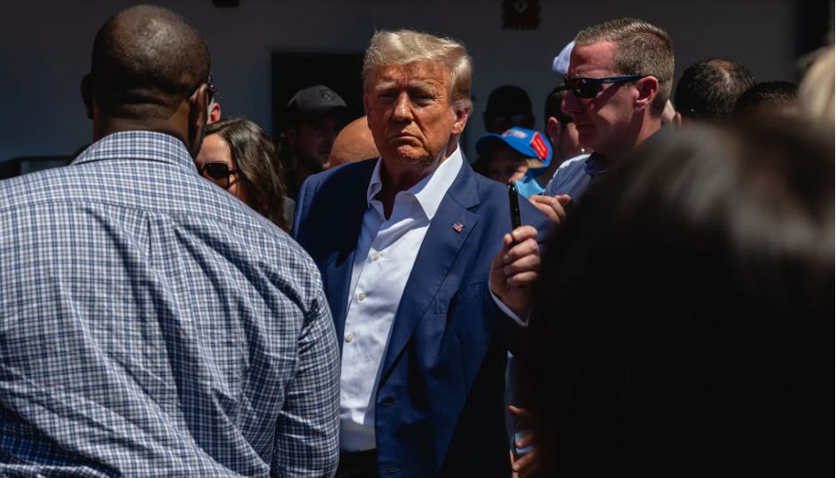 डोनाल्ड ट्रम्प