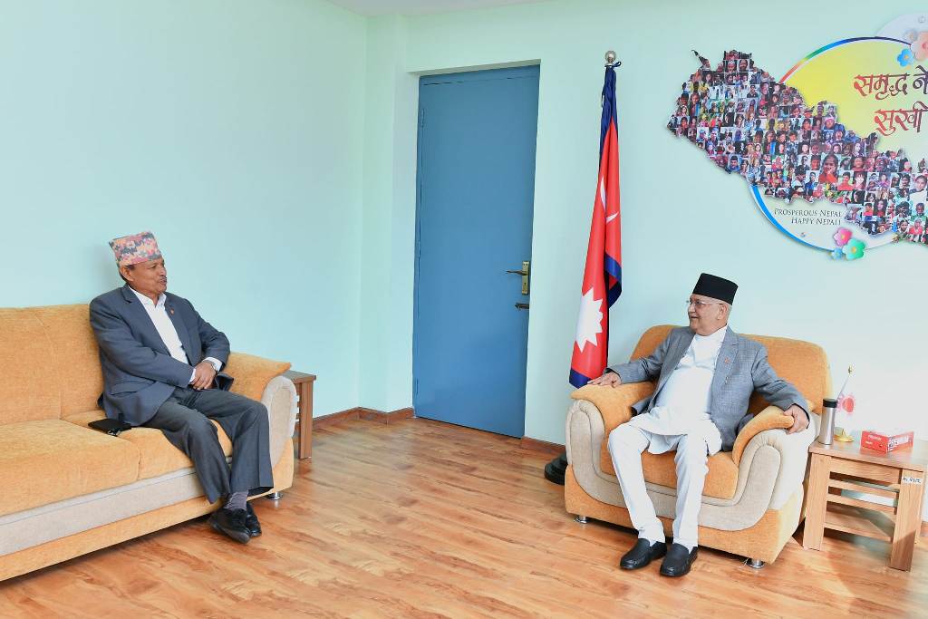 एमाले अध्यक्ष ओली र भीम रावलबीच च्यासलमा भेटवार्ता