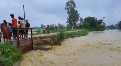 महोत्तरीको रातो नदीमा आएको बाढी