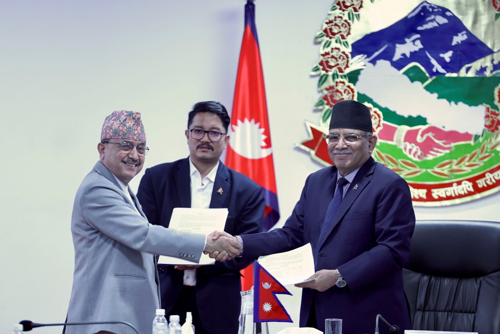 प्रधानमन्त्री प्रचण्ड र २१ मन्त्रीहरूबीच कार्यसम्पादन सम्झौता