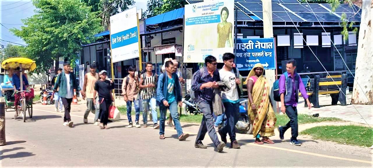 भारत जानेको लर्काे