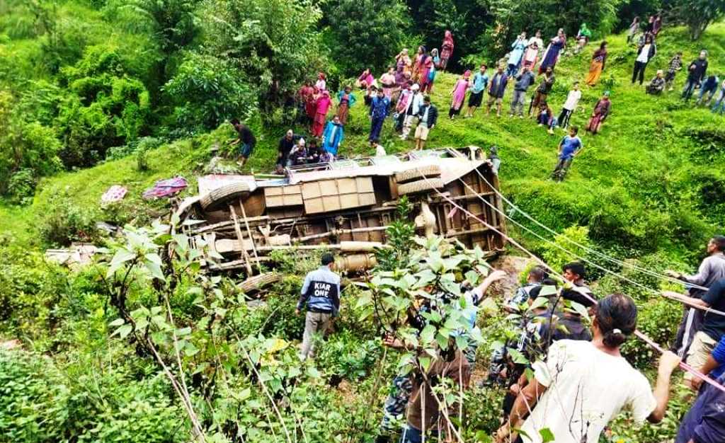 रोल्पामा बस दुर्घटना