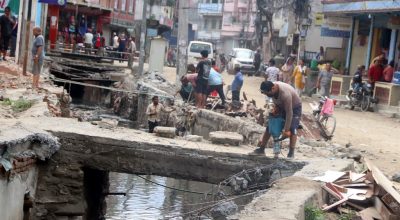 सामाखुसी खोलामाथि निर्माण गरिएको ‘स्ल्याब’ हटाउन थालियो