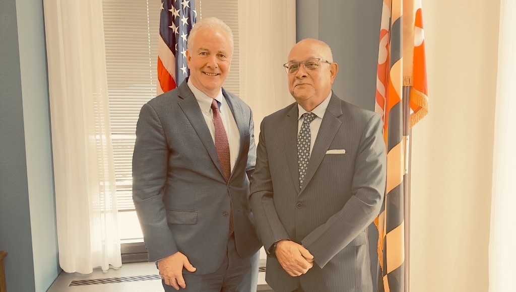 क्रिसभ्यान होलान र श्रीधर खत्री