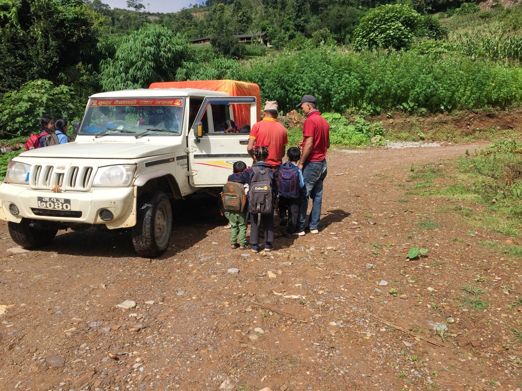 विद्यार्थी लिन घर–घरमै गाडी