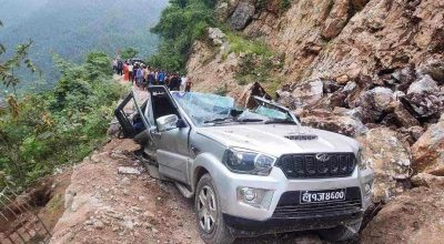 गुडिरहेको जिपमाथि पहिरो खस्दा पाल्पामा ३ जनाको मृत्यु