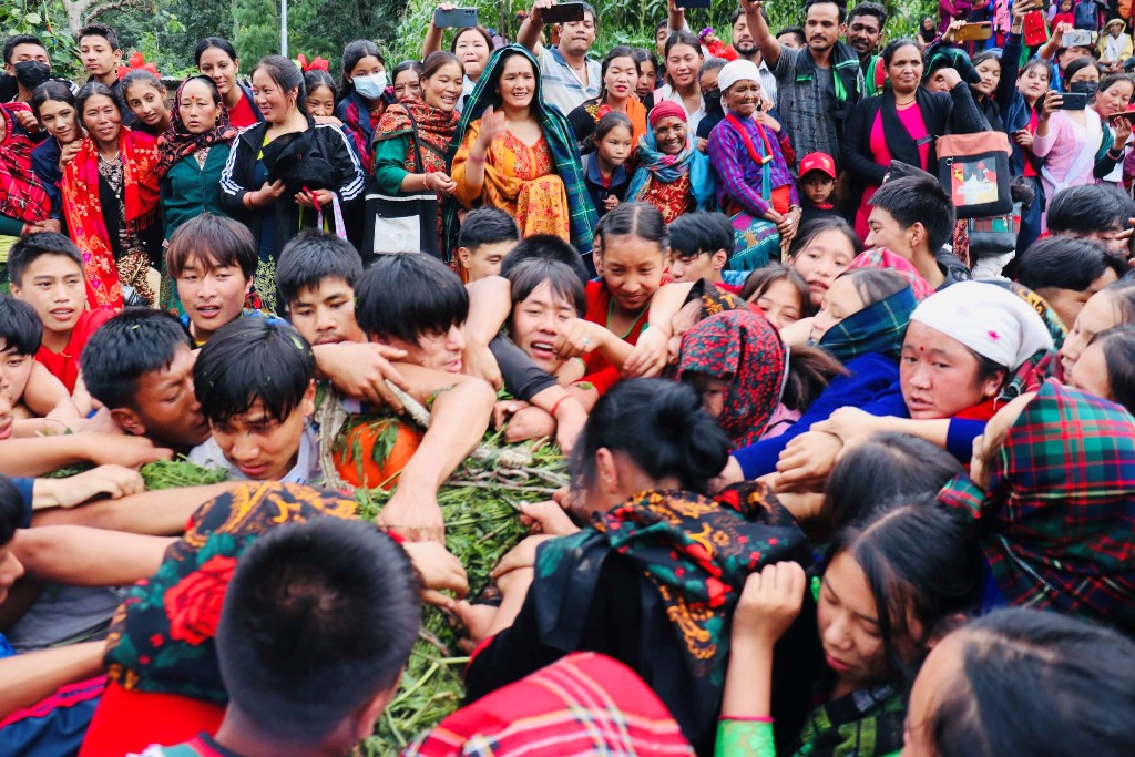 भदौरे सिस्नो खोस्ने पर्व