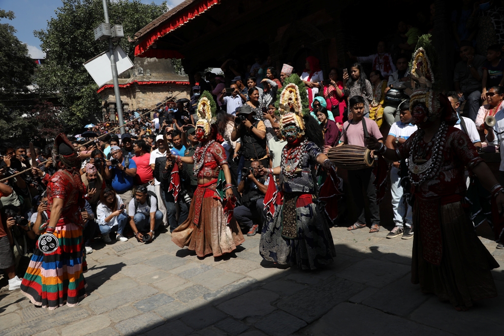 इन्द्रजात्रा_इन्द्रध्वज लिङ्गो हनुमाढोका दरबार