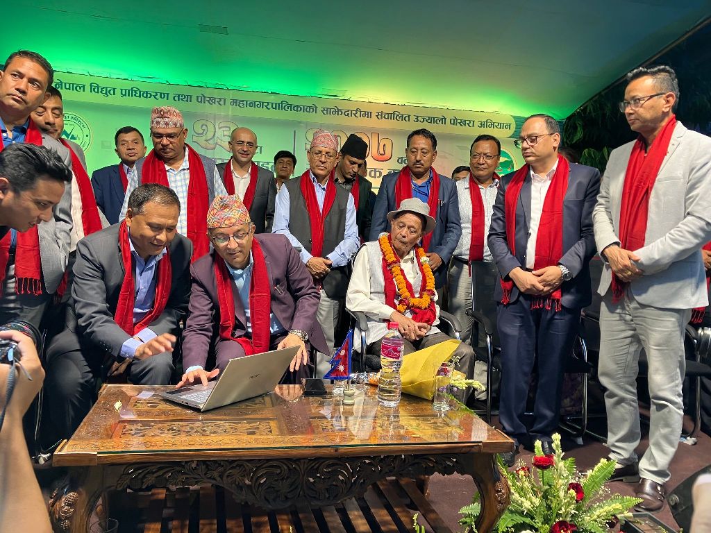 कुलमान घिसिङ्ग र धनराज आचार्य