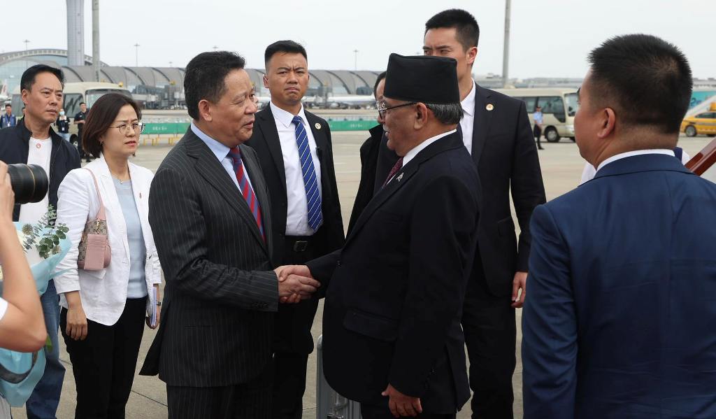 प्रधानमन्त्री प्रचण्ड ल्हासाबाट छेन्दु पुगे