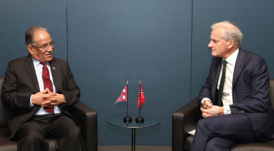 प्रधानमन्त्री प्रचण्ड र युनस गार स्टोरे