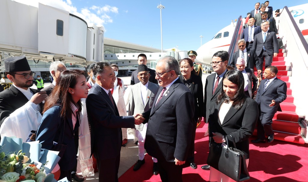 प्रधानमन्त्री प्रचण्ड ल्हासामा