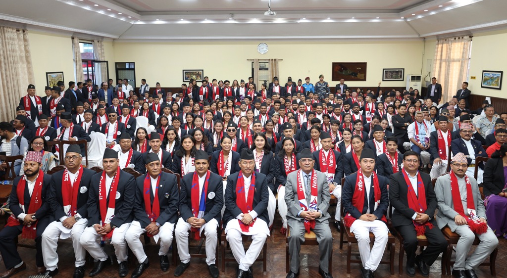 प्रधानमन्त्रीद्वारा १९औँ एसियाली खेलकुदमा भाग लिन जाने टोलीको बिदाइ