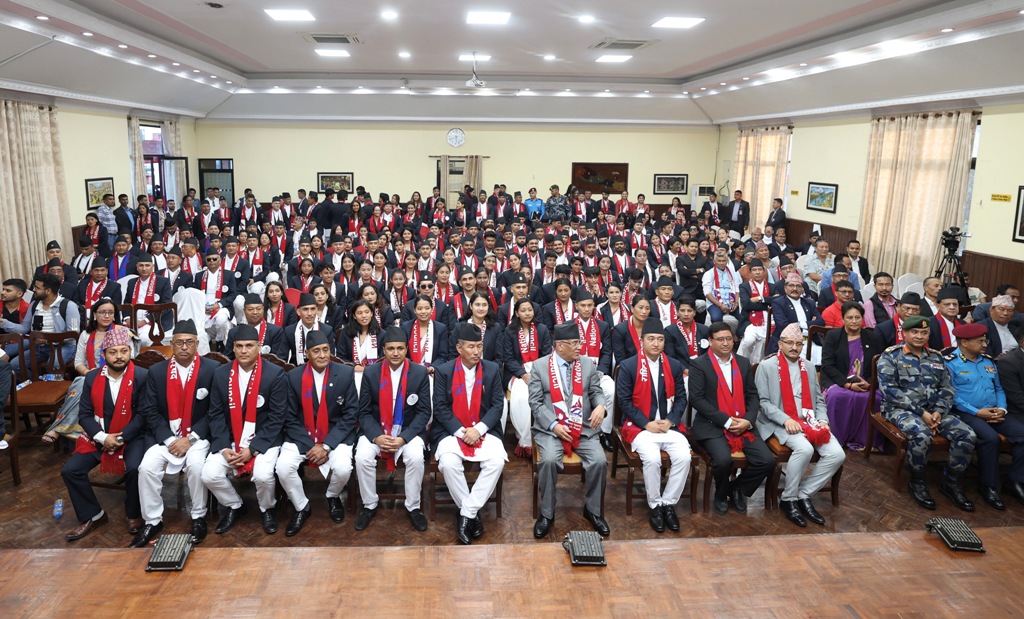 प्रधानमन्त्रीद्वारा १९औँ एसियाली खेलकुदमा भाग लिन जाने टोलीको बिदाइ
