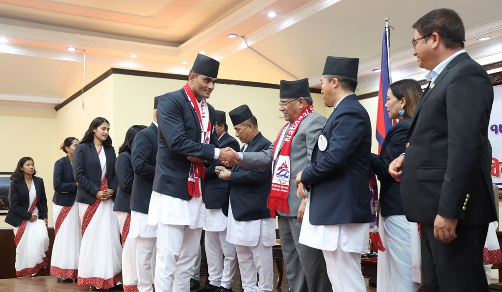 प्रधानमन्त्रीद्वारा १९औँ एसियाली खेलकुदमा भाग लिन जाने टोलीको बिदाइ