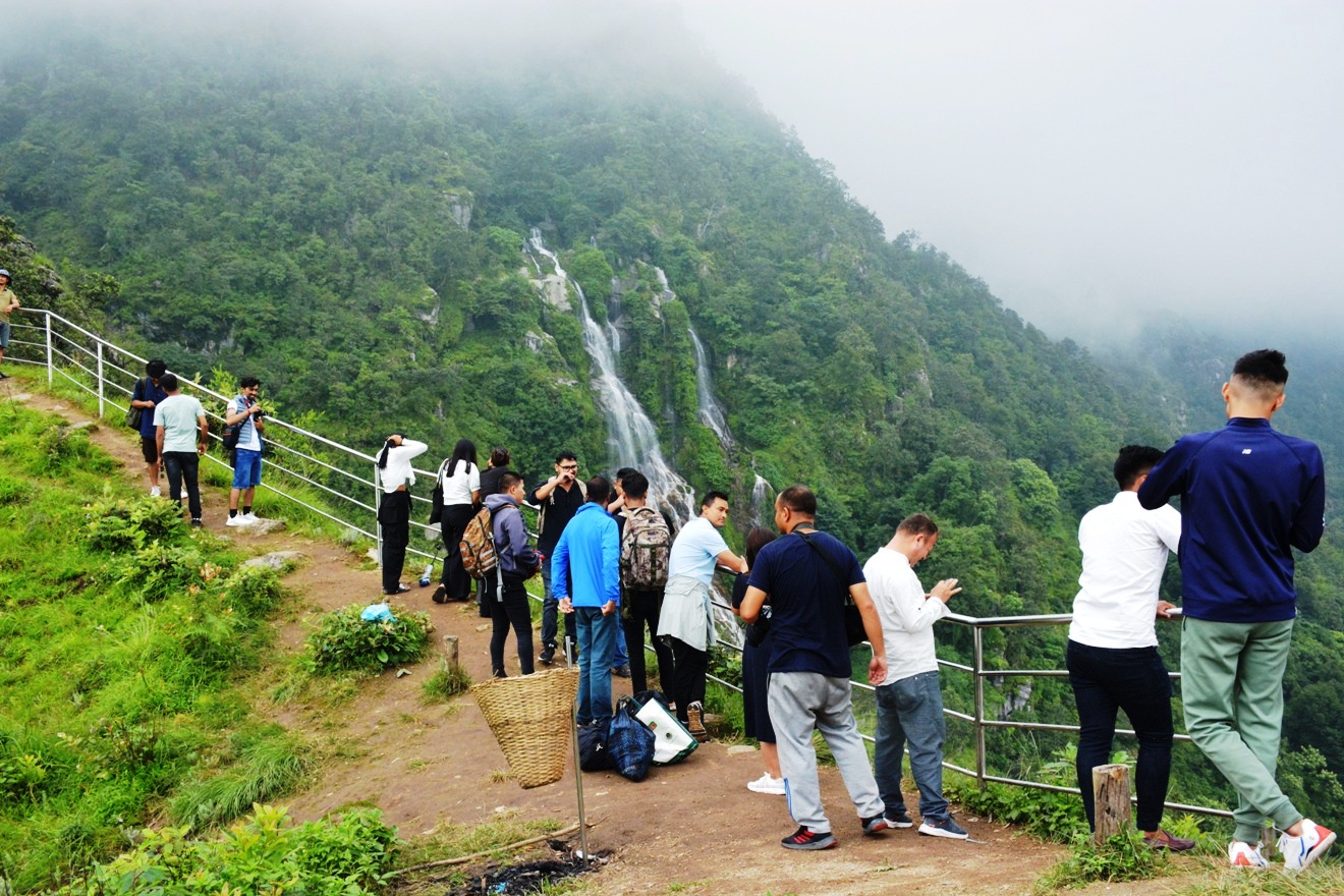 तीनधारे झरना