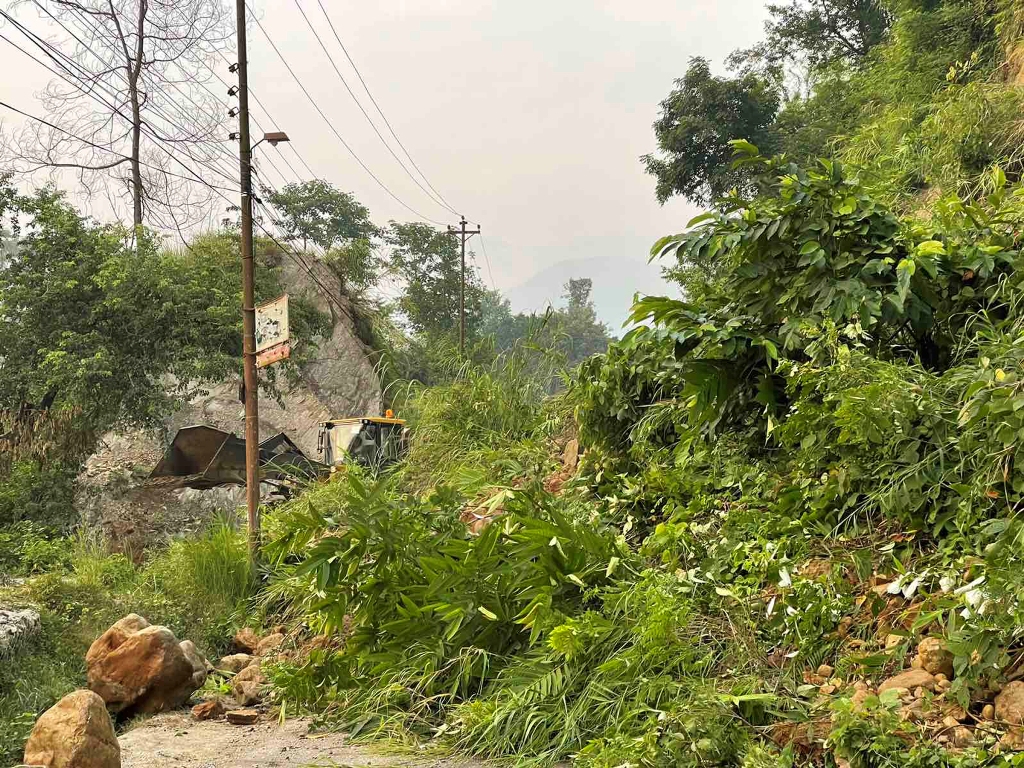 गोरखा–आँबुखैरेनी सडक