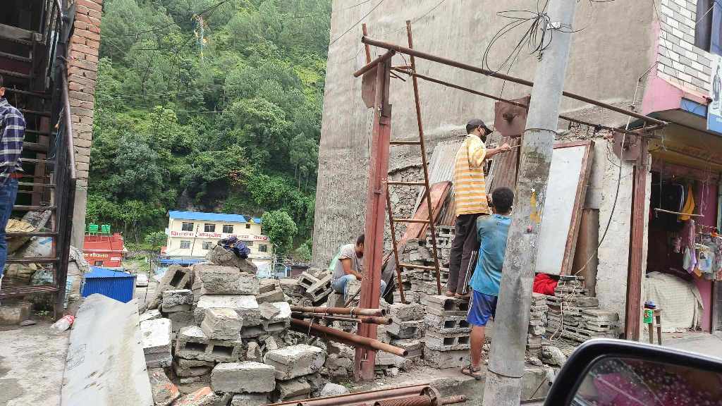 बेनीमा अतिक्रमित संरचना हटाइयो