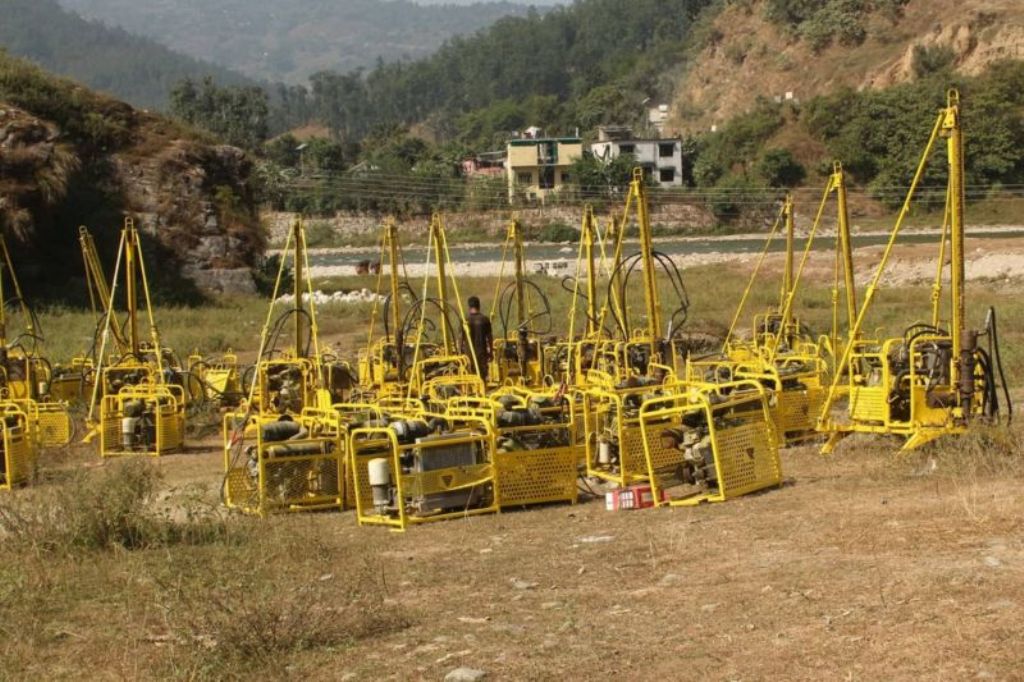 पेट्रोलियम पदार्थ अन्वेषण दैलेख