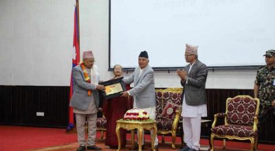 राष्ट्रपति पौडेलद्वारा राष्ट्रकवि माधव घिमिरे पुरस्कार प्रदान