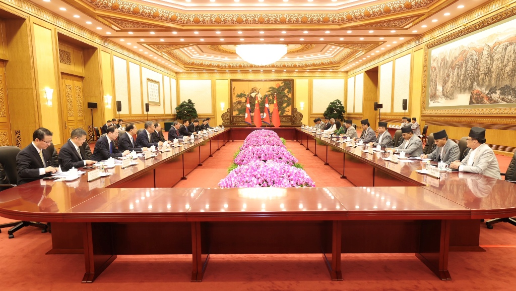 प्रधानमन्त्री प्रचण्डलाई ग्रेट हल अफ दि पिपलमा ‘गार्ड अफ अनर’