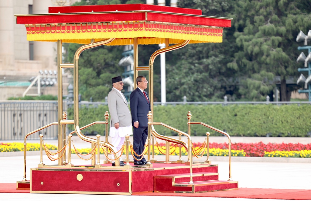 प्रधानमन्त्री प्रचण्डलाई ग्रेट हल अफ दि पिपलमा ‘गार्ड अफ अनर’