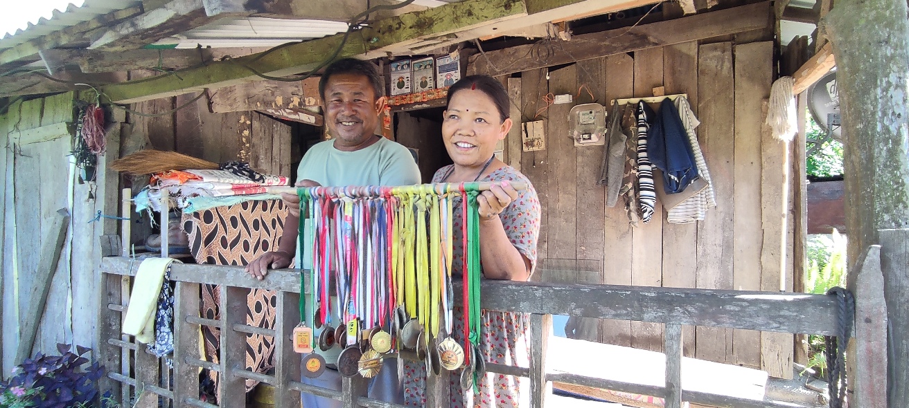 अनुजा कुलुङ राई बुबा र आमा