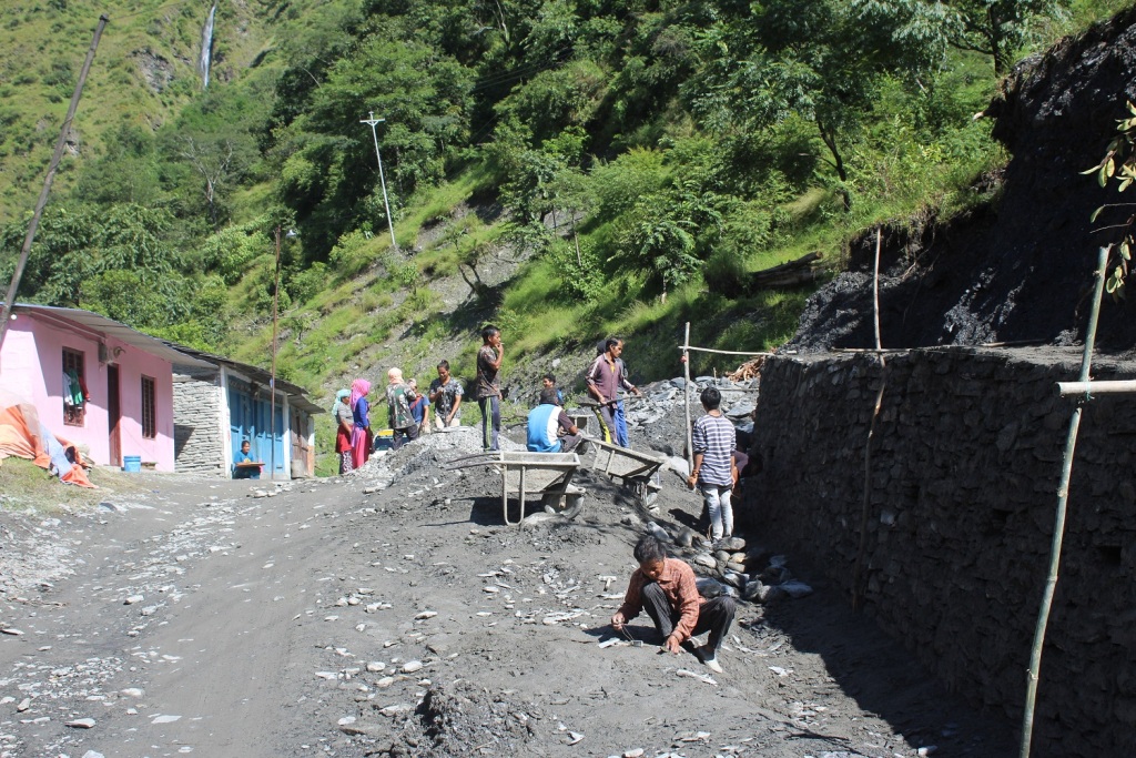 ढिलासुस्तीले थलिए सडक योजना