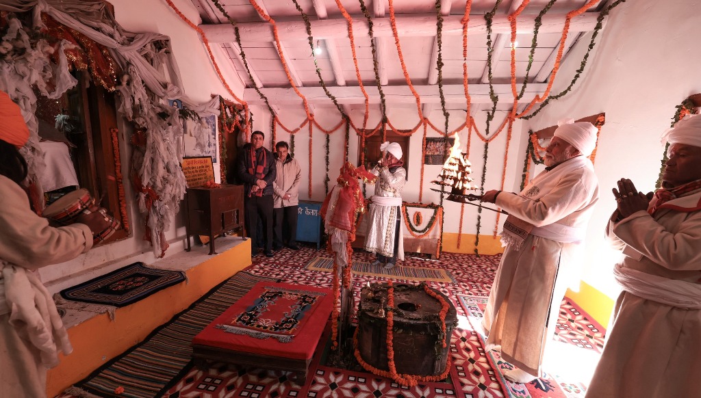 भारतीय प्रधानमन्त्री मोदीद्वारा पार्वती कुण्ड र आदि कैलाशको दर्शन