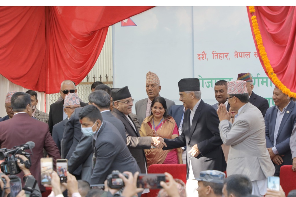 काँग्रेसको चियापान देउवा र प्रधानमन्त्री प्रचण्ड 