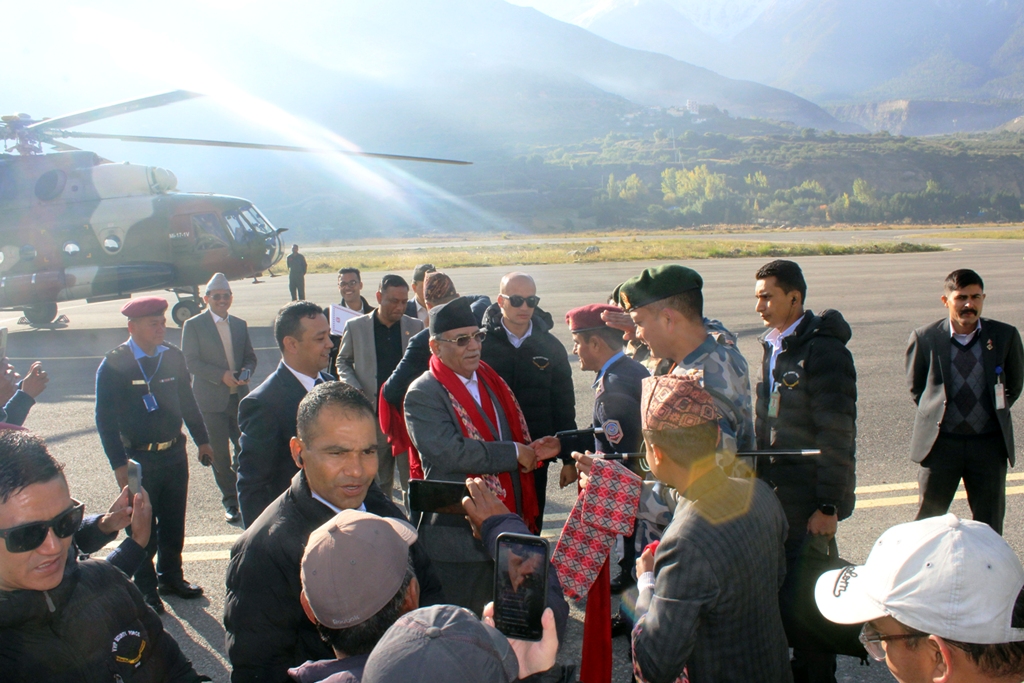 प्रधानमन्त्री प्रचण्ड मुुस्ताङमा