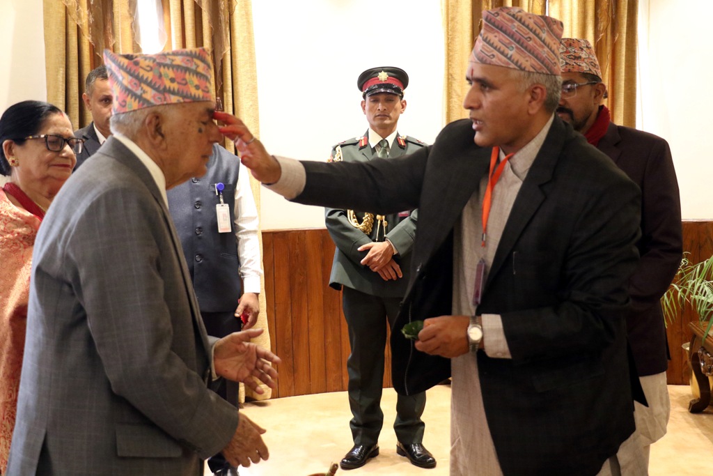  राष्ट्रपति पौडेलको विजयादशमीको टीका 