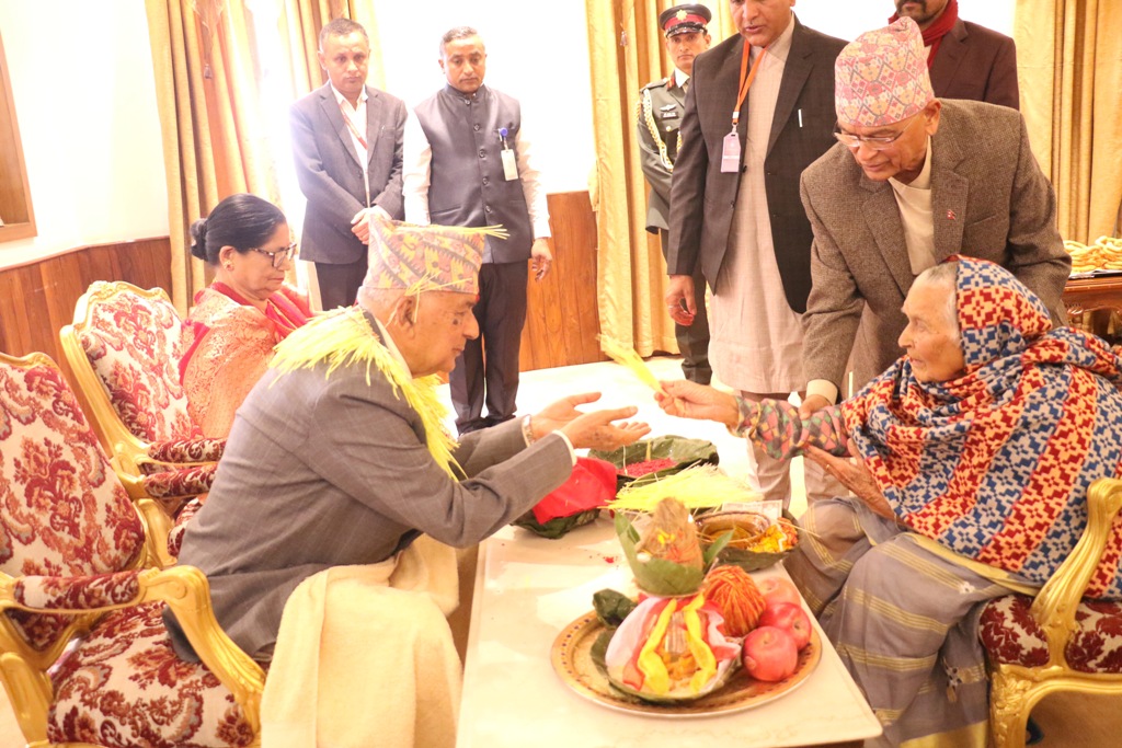  राष्ट्रपति पौडेलको विजयादशमीको टीका 