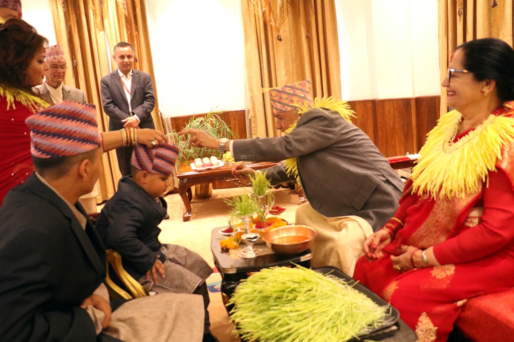 राष्ट्रपति पौडेलद्वारा सर्वसाधारणलाई टीका 