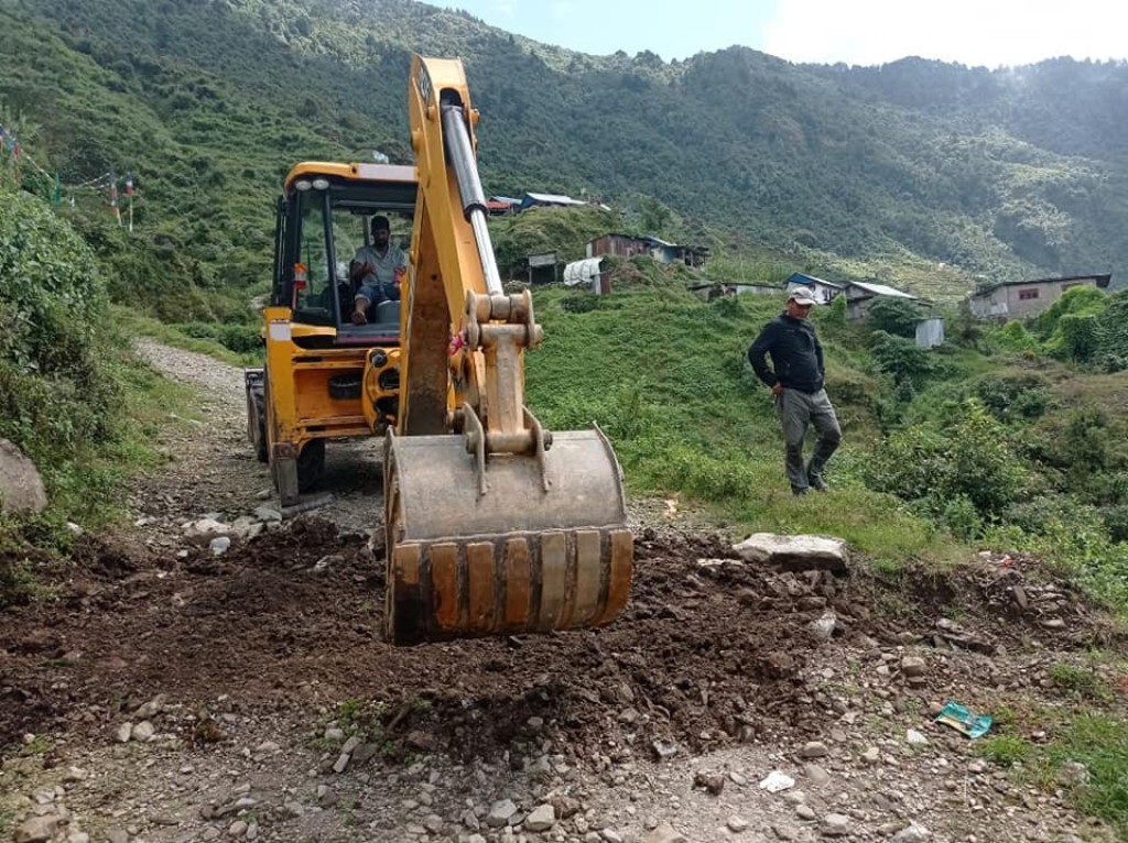 रसुवाका ग्रामीण सडक खुला