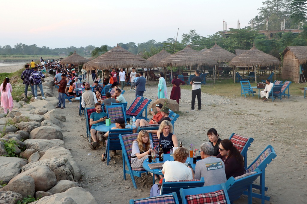 सौराहाका होटल