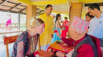 सौराहामा विदेशी पर्यटकले मनाए दसैँ