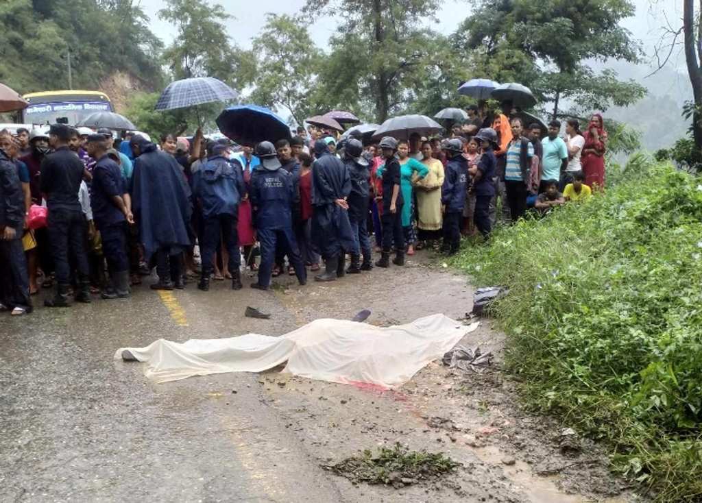 मलेखुमा ट्रकको ठक्करबाट दुई जना स्कुले बालकको घटनास्थलमै मृत्यु