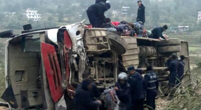 तनहुँको घाँसीकुवामा बस दुर्घटना