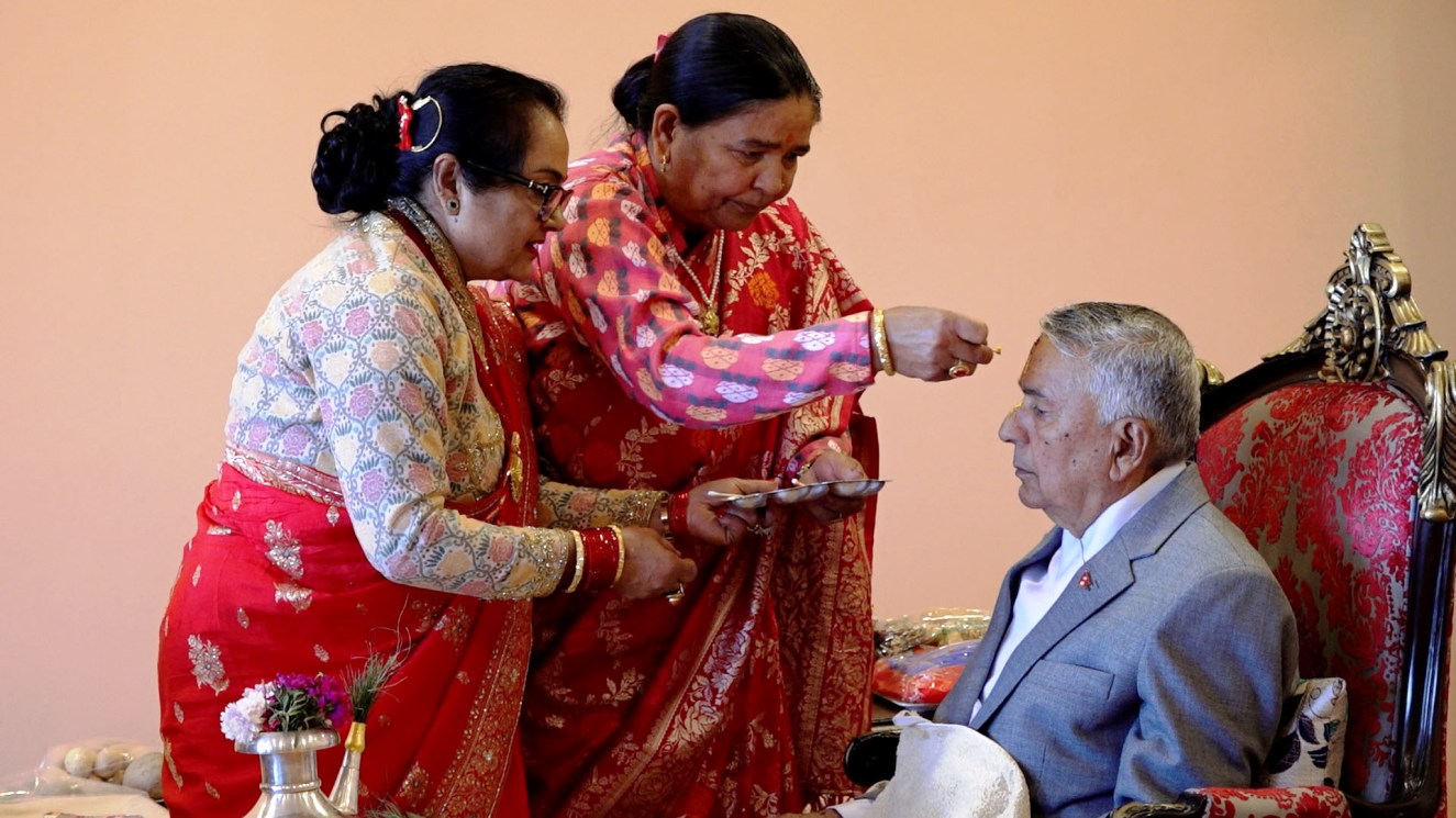 राष्ट्रपति पौडेलले दुई बहिनीहरुबाट लगाए भाइटिका