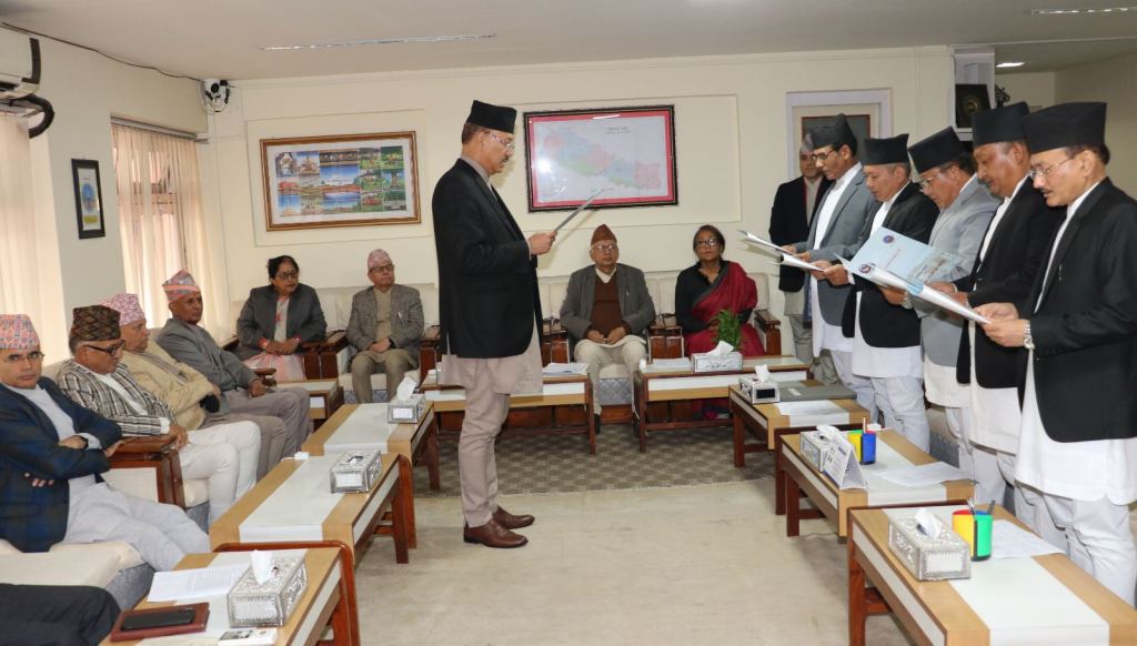 प्रधानन्यायाधीश श्रेष्ठद्वारा विशेष अदालतका नवनियुक्त न्यायाधीशलाई शपथ