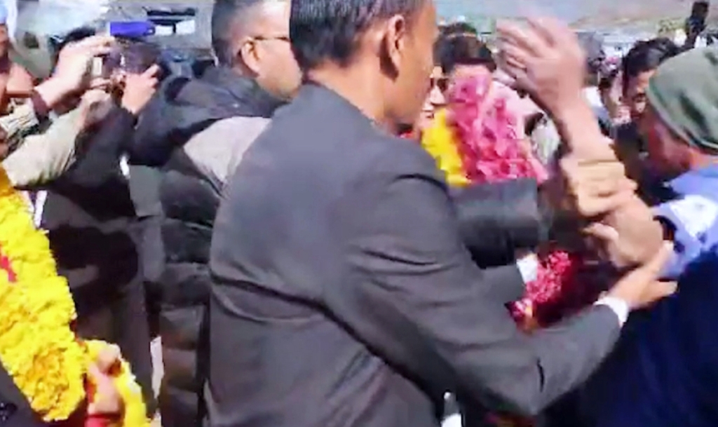 ओलीमाथि मुक्का प्रहार