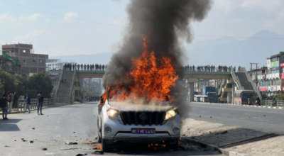 ललितपुरको बालकुमारीमा प्रदर्शनकारीले जलाए मन्त्रीको गाडी